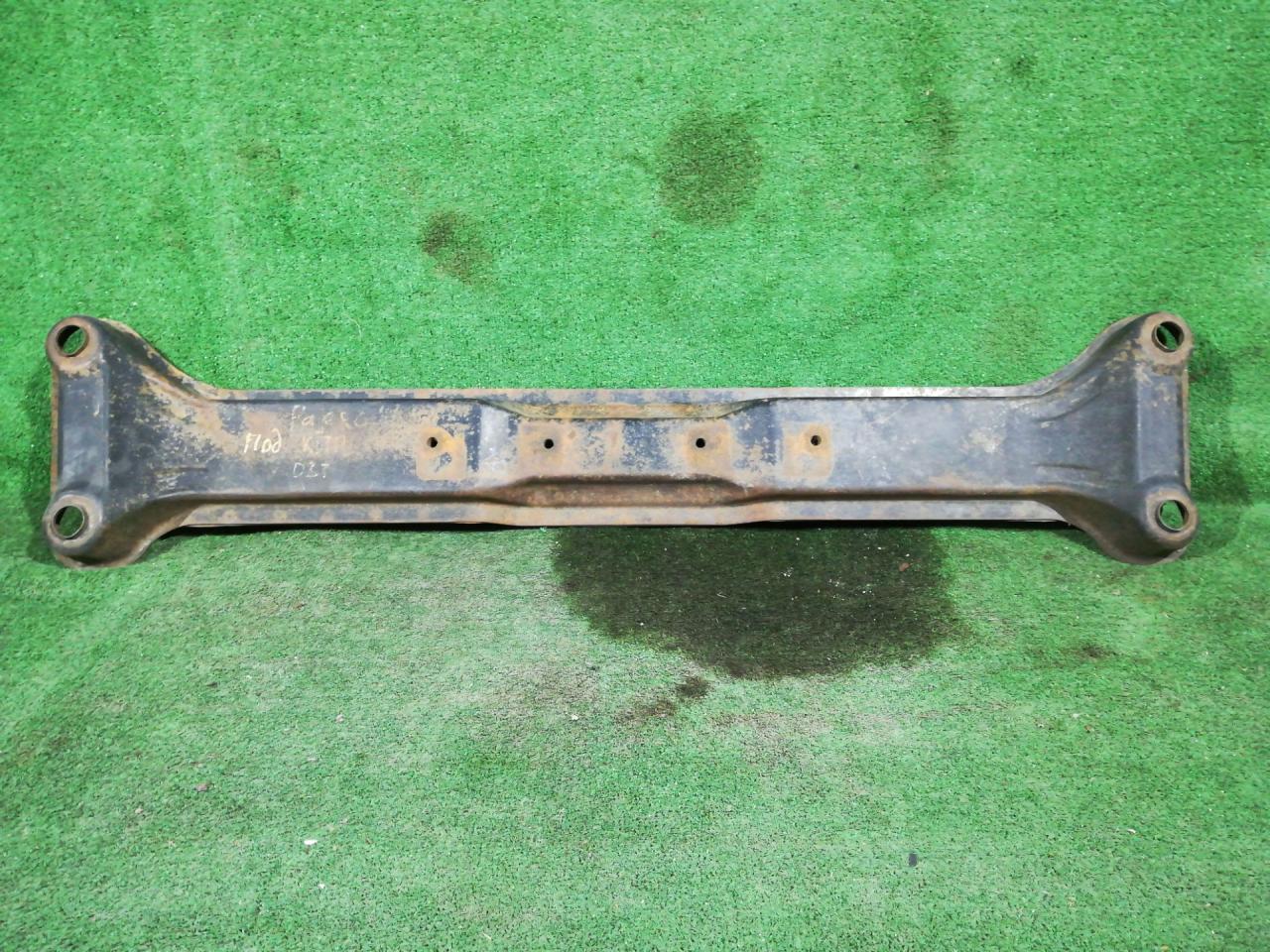 кронштейн КПП Mitsubishi Pajero 3 поколение 2001 - фото №1