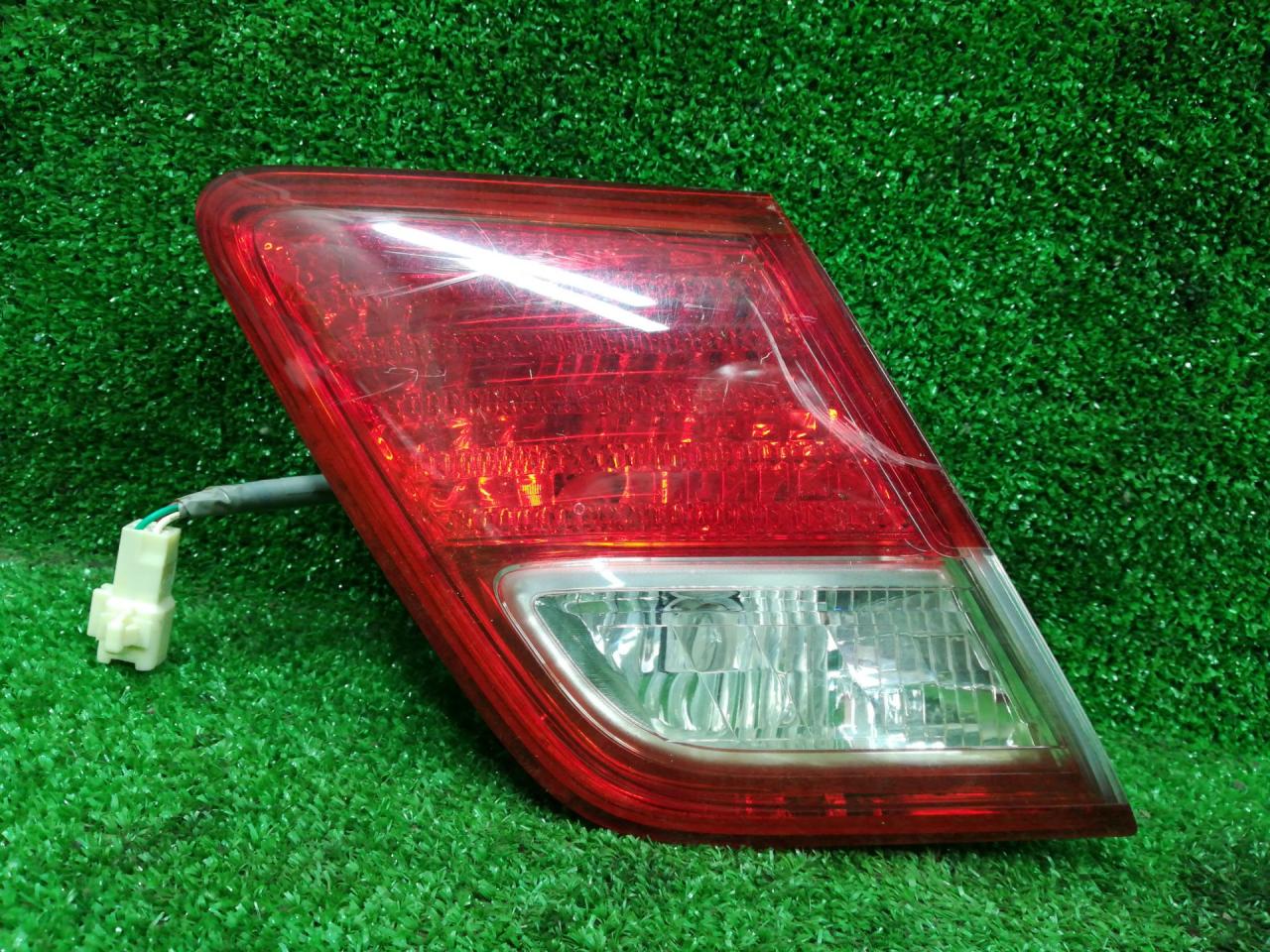 фонарь крышки багажника левый Toyota Camry 7 поколение XV40 ASV40 2009, 3.5 л., 2GR-FE, бензин, АКПП, серый, седан, передний привод - фото №1