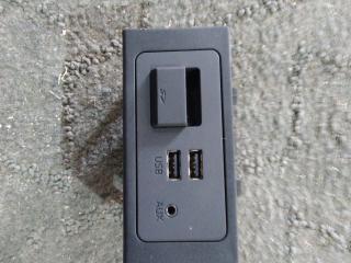 разъем AUX / USB Mazda CX-9 2 поколение 2017, 2.5 л., бензин, АКПП, красный, полный привод, правый руль
