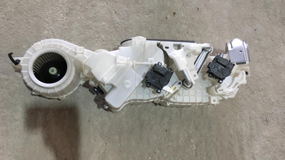 отопитель в сборе (печка) Mazda CX-9 2 поколение 2017, 2.5 л., бензин, АКПП, красный, полный привод, правый руль - фото №1