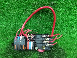 блок предохранителей Mercedes-Benz M-Класс W164 [рестайлинг] W164 2009, 3.5 л., бензин, АКПП, серебристый, внедорожник 5 дв., полный привод, 013948421A, 013948411