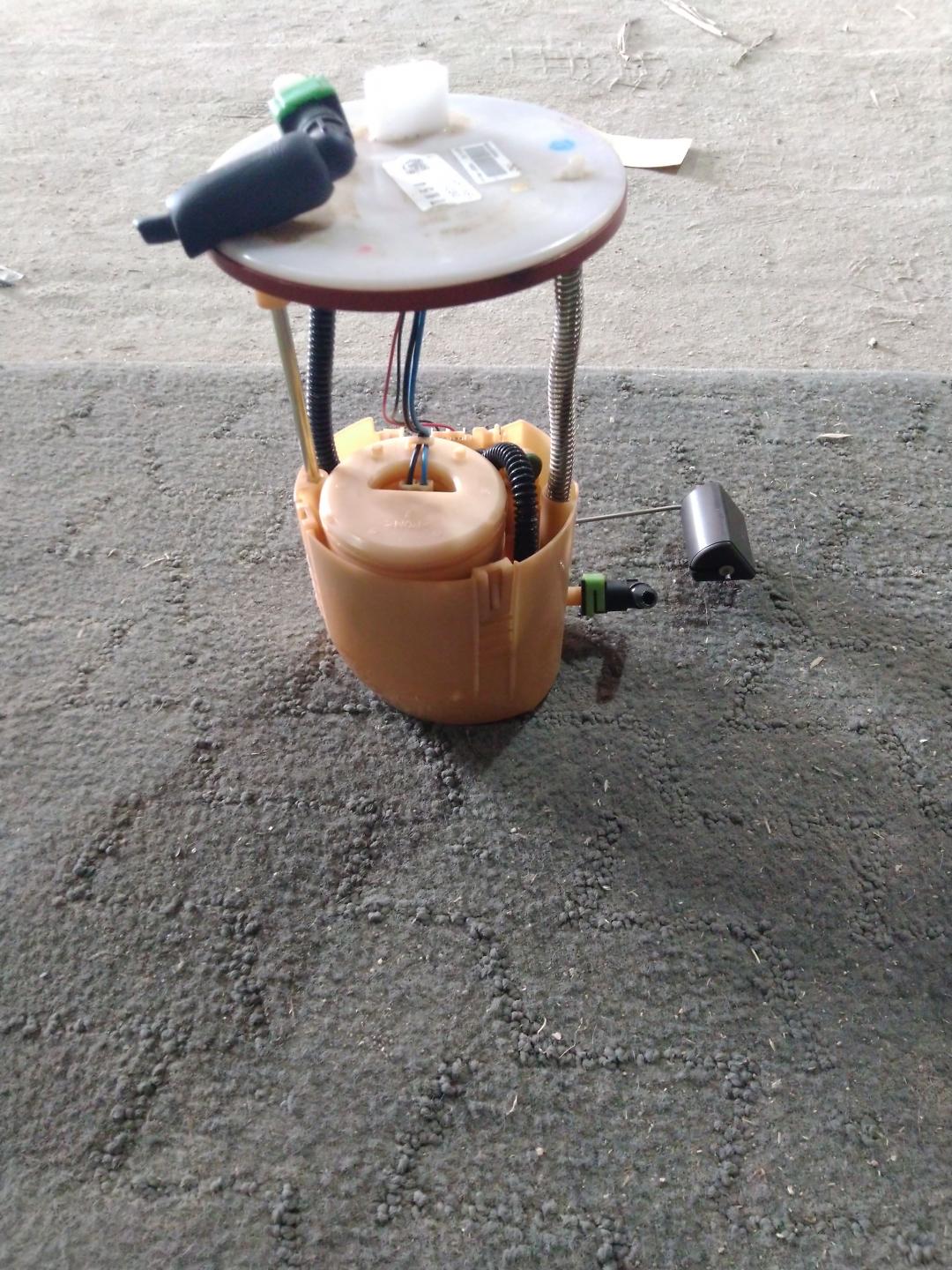 насос топливный Mazda CX-9 2 поколение 2017, 2.5 л., бензин, АКПП, красный, полный привод, правый руль - фото №1