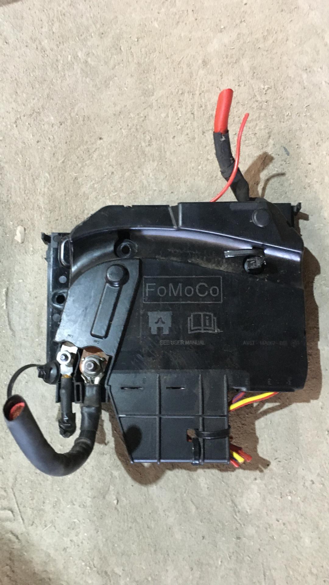 распределитель тока Ford Escape 3 поколение C520 2015, 2.0 л., T8MB, дизель, АКПП, белый, правый руль - фото №1