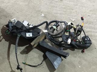 замок двери передней левой Ford Escape 3 поколение C520 2015, 2.0 л., T8MB, дизель, АКПП, белый, правый руль