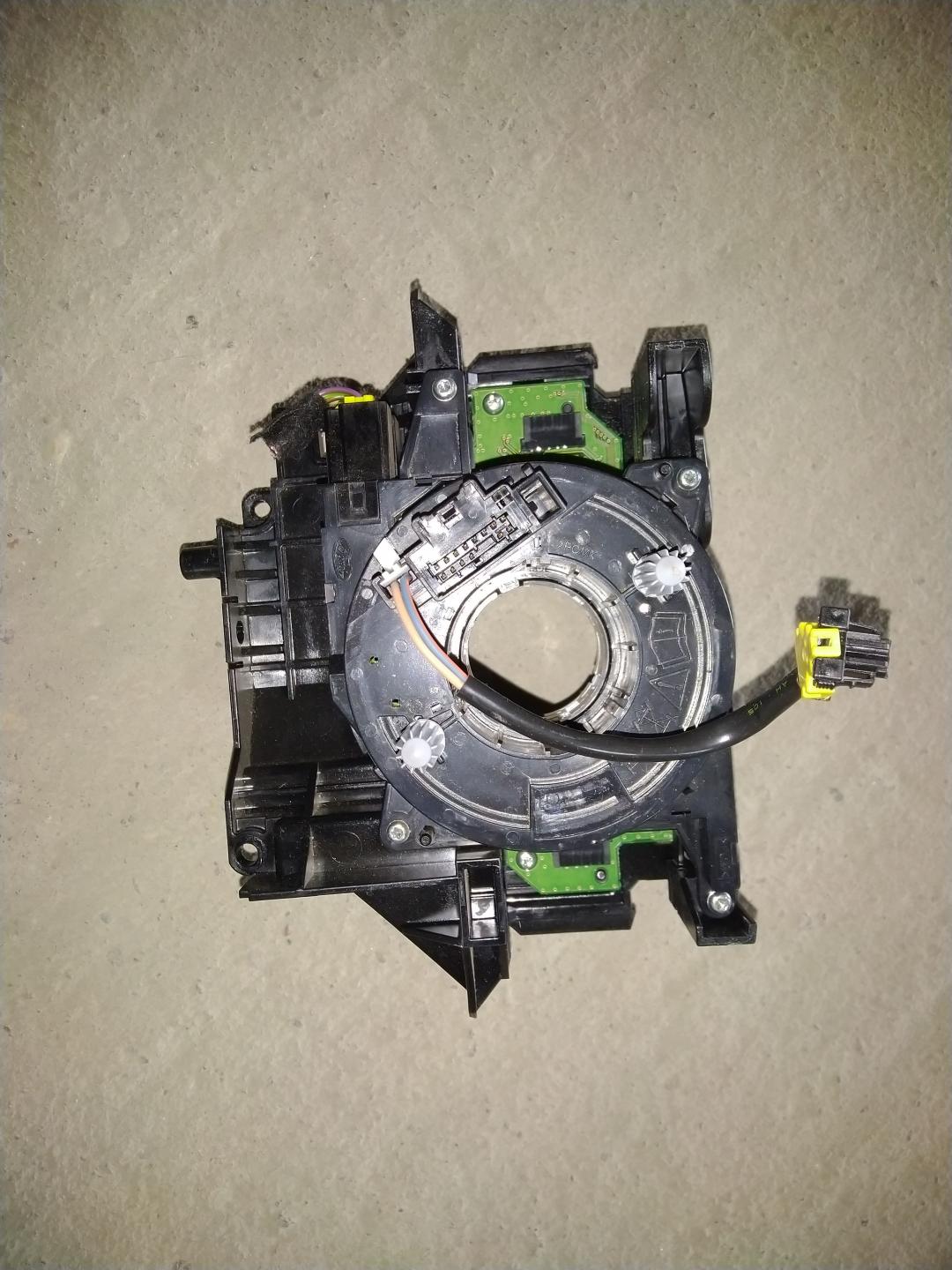 шлейф руля Ford Escape 3 поколение C520 2015, 2.0 л., T8MB, дизель, АКПП, белый, правый руль - фото №1