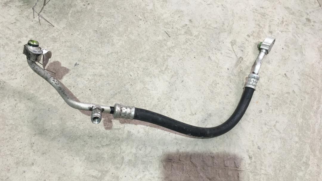 трубка кондиционера Subaru Legacy 3 поколение 2000, 2.5 л., EJ25, бензин, АКПП, синий, седан, правый руль - фото №1