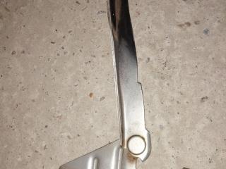 петля капота правая Subaru Forester 2 поколение (SG) [рестайлинг] 2006, 2.5 л., EJ251, бензин, МКПП, серебристый, правый руль