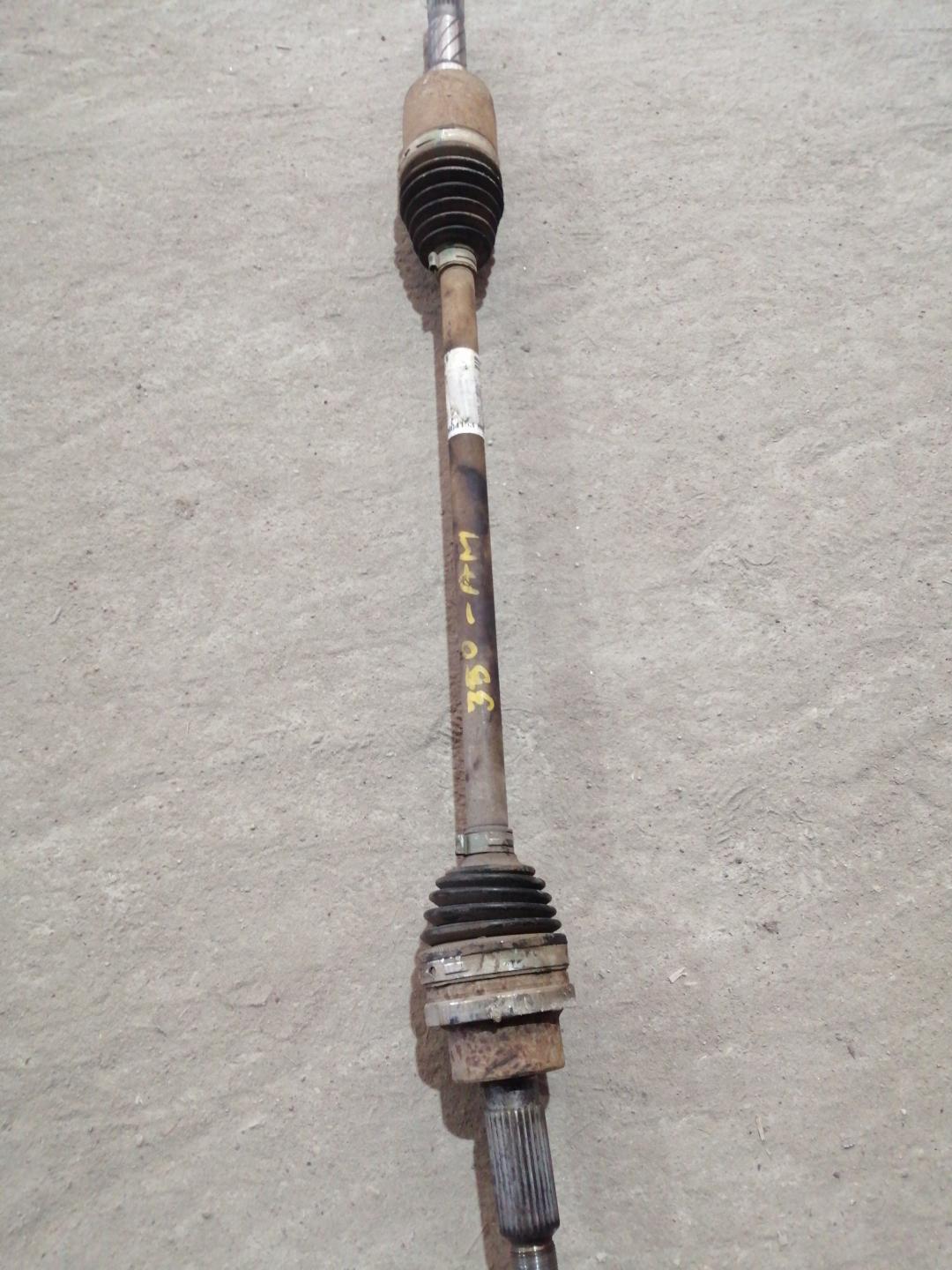 полуось задняя (приводной вал, ШРУС) Ford Escape 3 поколение C520 2015, 2.0 л., T8MB, дизель, АКПП, белый, правый руль - фото №1