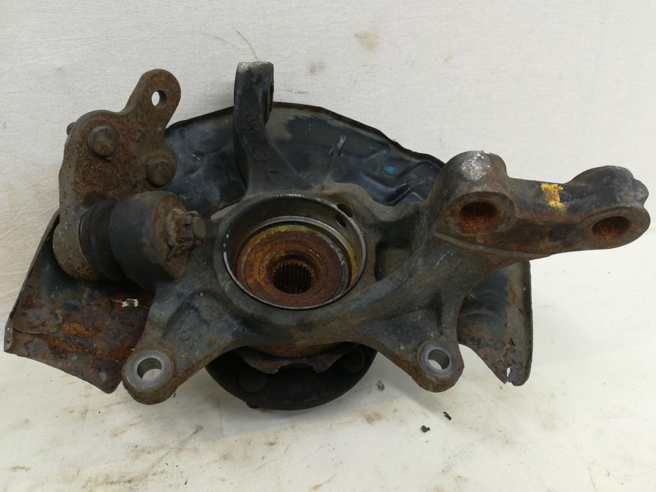 кулак поворотный левый Toyota Camry 7 поколение XV40 2008, 2.4 л., бензин, АКПП, седан - фото №1