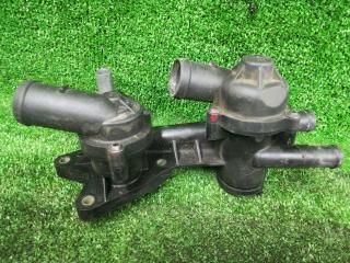 корпус термостата Volkswagen Golf 5 поколение 2009, 1.4 л., CAXA, бензин, АКПП, серебристый, универсал, правый руль, 03C121111T, 03C121326AC