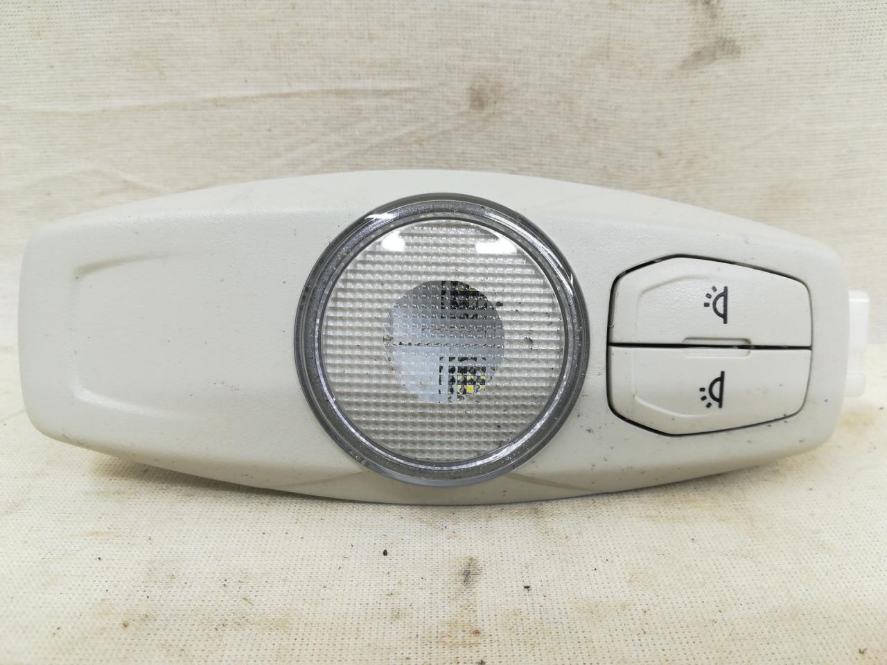 фонарь салона (плафон) Ford Escape 3 поколение C520 2015, 1.5 л., бензин, АКПП, белый, внедорожник 5 дв., правый руль, CJ5A13K767BG3AM1 - фото №1