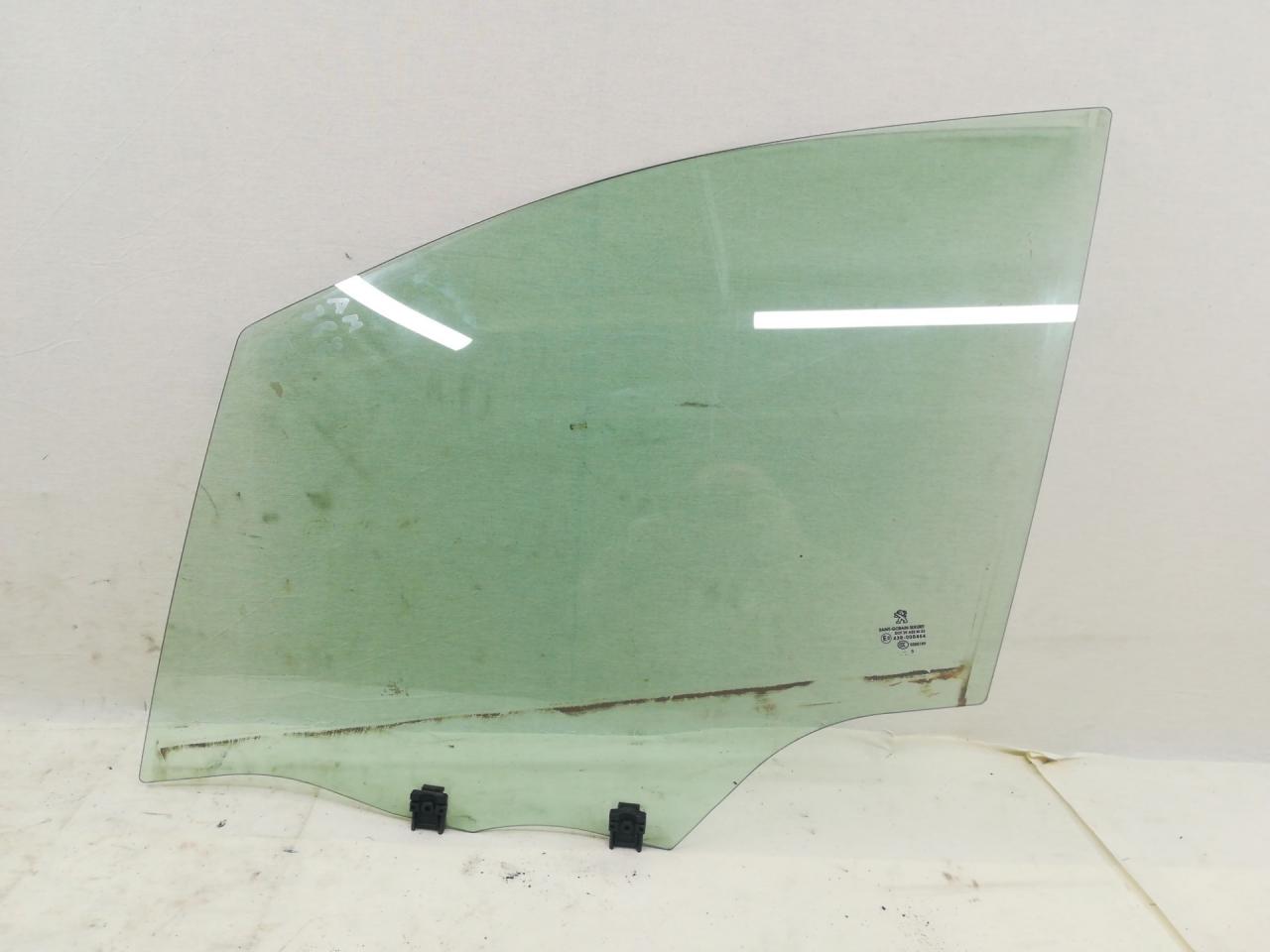 стекло двери передней левой Peugeot 2008 1 поколение 2015, 1.6 л., EP6, бензин, АКПП, универсал, передний привод, правый руль, 43R000464 - фото №1