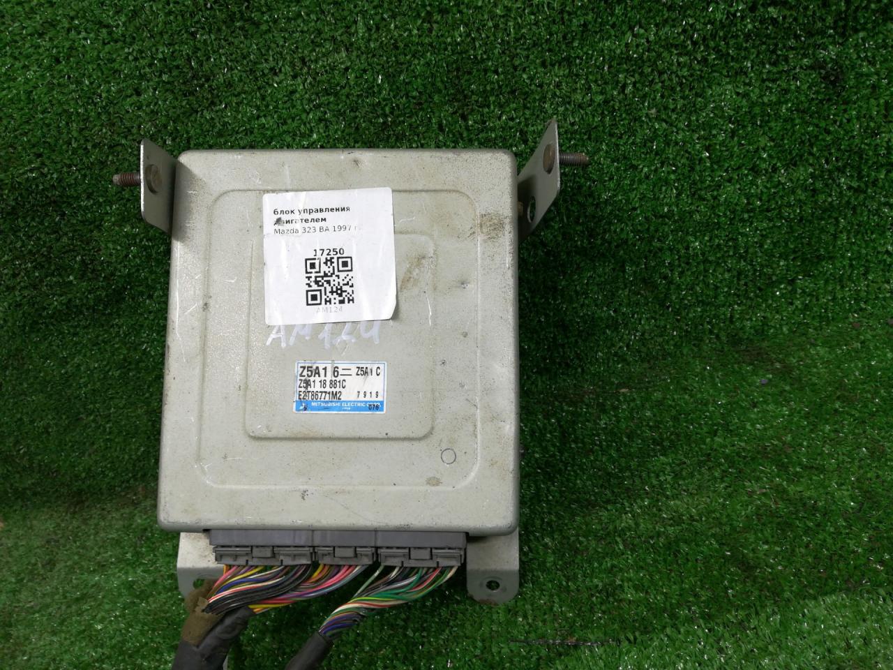 блок управления двигателем Mazda 323 5 поколение 1997, 1.5 л., Z5-DE, бензин, АКПП, белый, седан, правый руль, E2T86771M2, Z5A118881C - фото №1