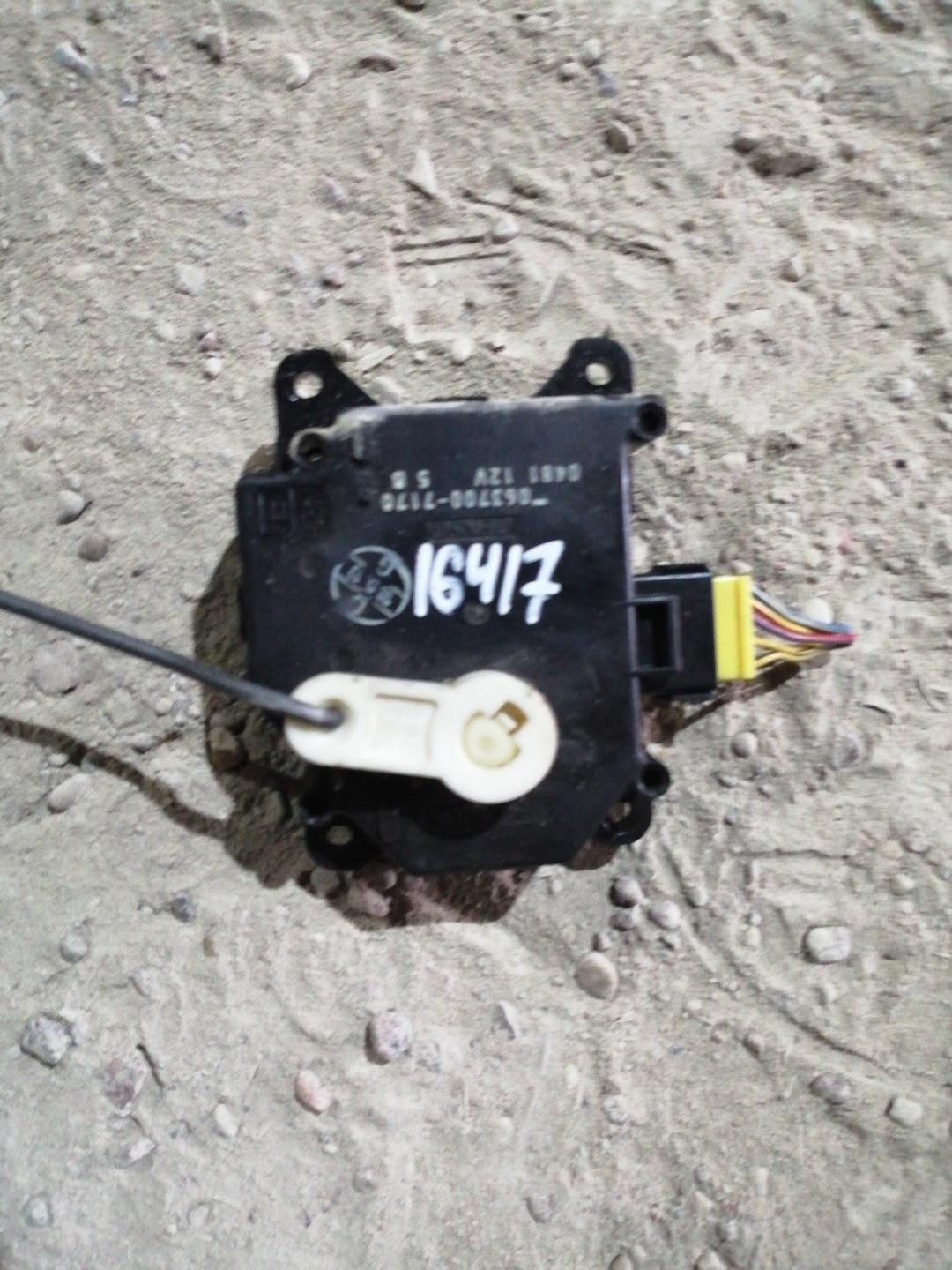 моторчик заслонки печки Subaru Legacy 3 поколение 2000, 2.5 л., EJ25, бензин, АКПП, синий, седан, правый руль, 063700-7170 - фото №1