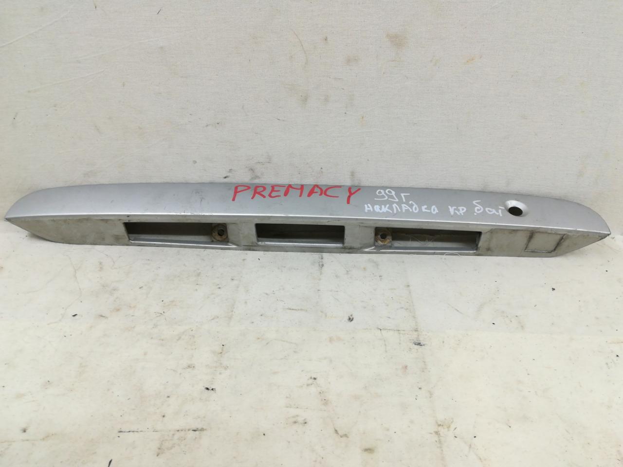 накладка двери (крышки) багажника Mazda Premacy 1 поколение 1999, C10050811 - фото №1