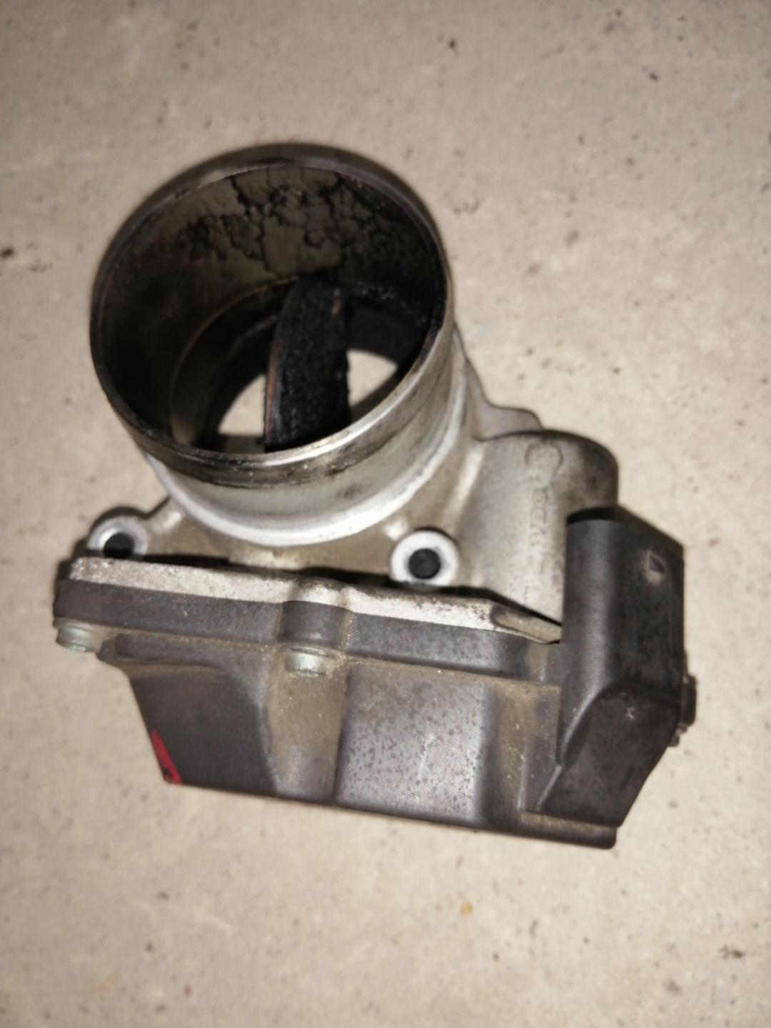 заслонка дроссельная SsangYong Rodius 1 поколение 2007, 2.7 л., D27DT, дизель, АКПП, серебристый, правый руль - фото №1