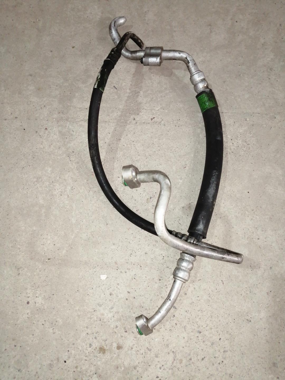 трубка кондиционера SsangYong Rodius 1 поколение 2007, 2.7 л., D27DT, дизель, АКПП, серебристый, правый руль - фото №1