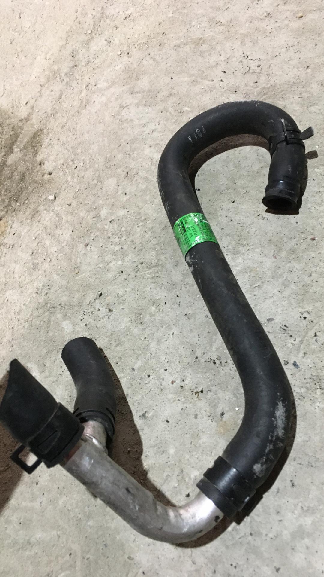 трубка охлаждающей жидкости SsangYong Rodius 1 поколение 2007, 2.7 л., D27DT, дизель, АКПП, серебристый, правый руль - фото №1