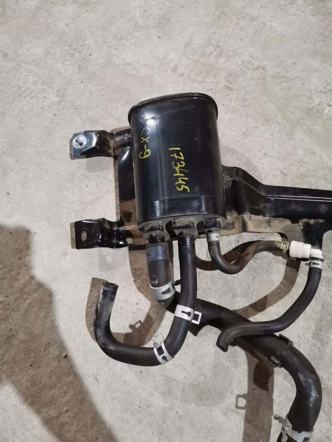 адсорбер Mazda CX-9 2 поколение 2017, 2.5 л., бензин, АКПП, красный, полный привод, правый руль - фото №1