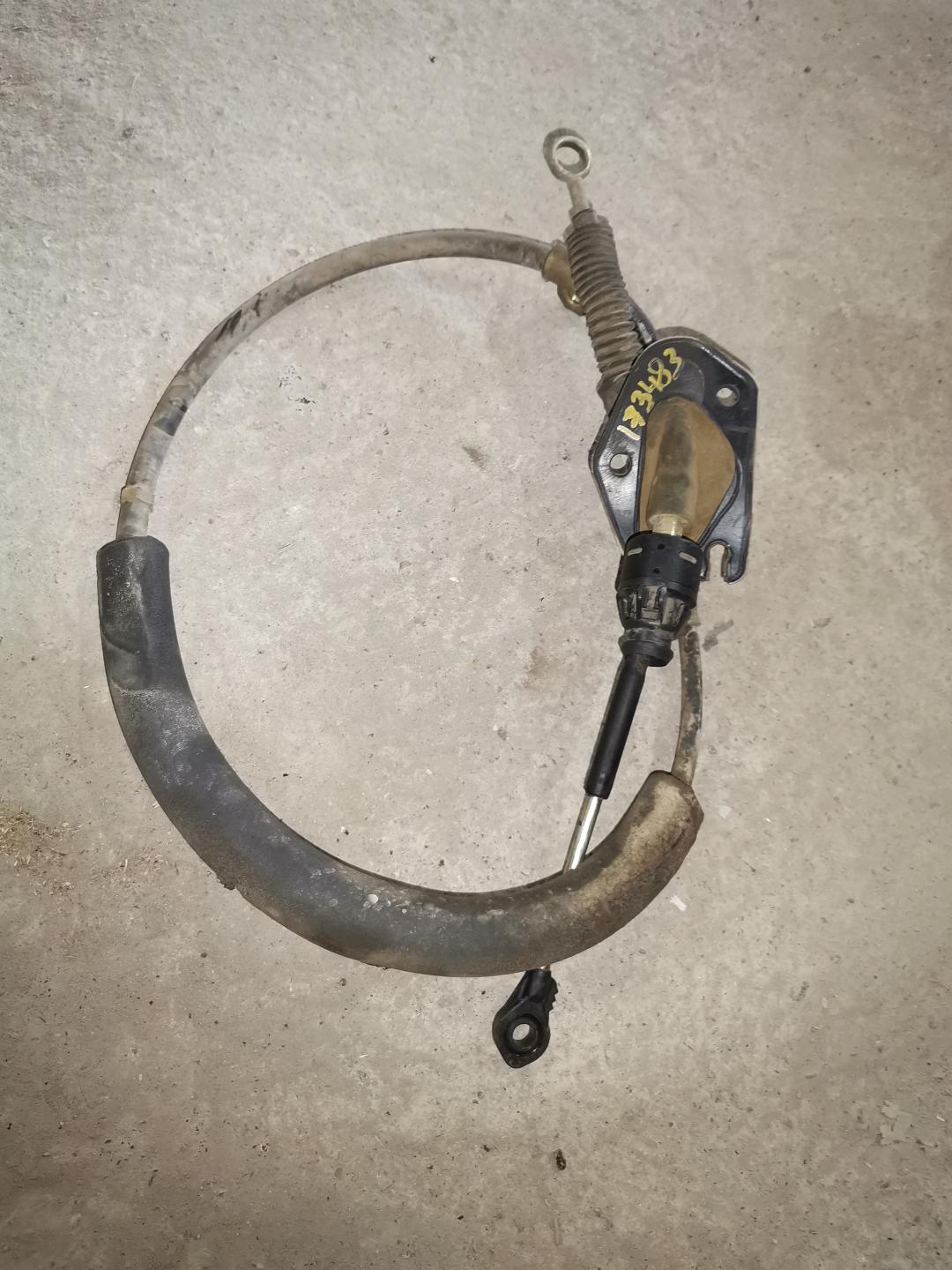 трос кулисы КПП Mitsubishi Pajero 3 поколение 2000, 3.5 л., 6G74 (SOHC 24V), бензин, АКПП, синий, правый руль - фото №1