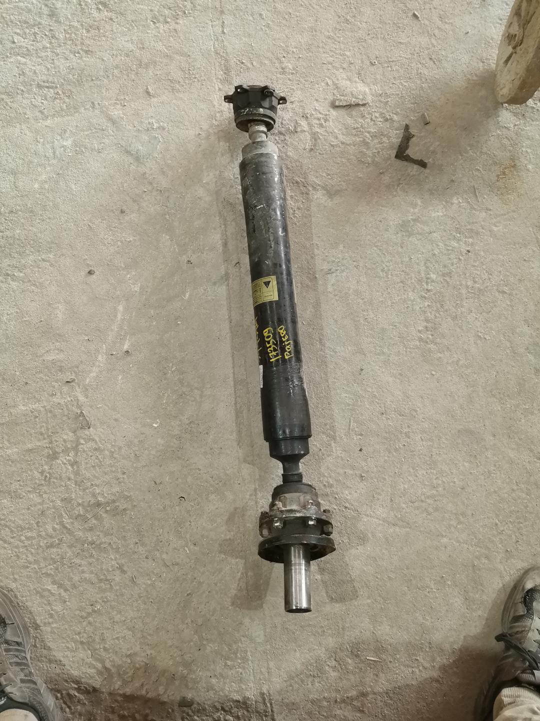 карданный вал Mitsubishi Pajero 3 поколение 2000, 3.5 л., 6G74 (SOHC 24V), бензин, АКПП, синий, правый руль - фото №1