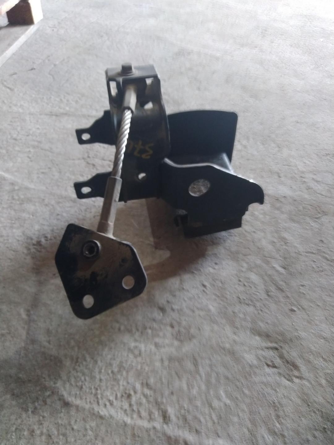 кронштейн КПП Mitsubishi Pajero 3 поколение 2000, 3.5 л., 6G74 (SOHC 24V), бензин, АКПП, синий, правый руль - фото №1