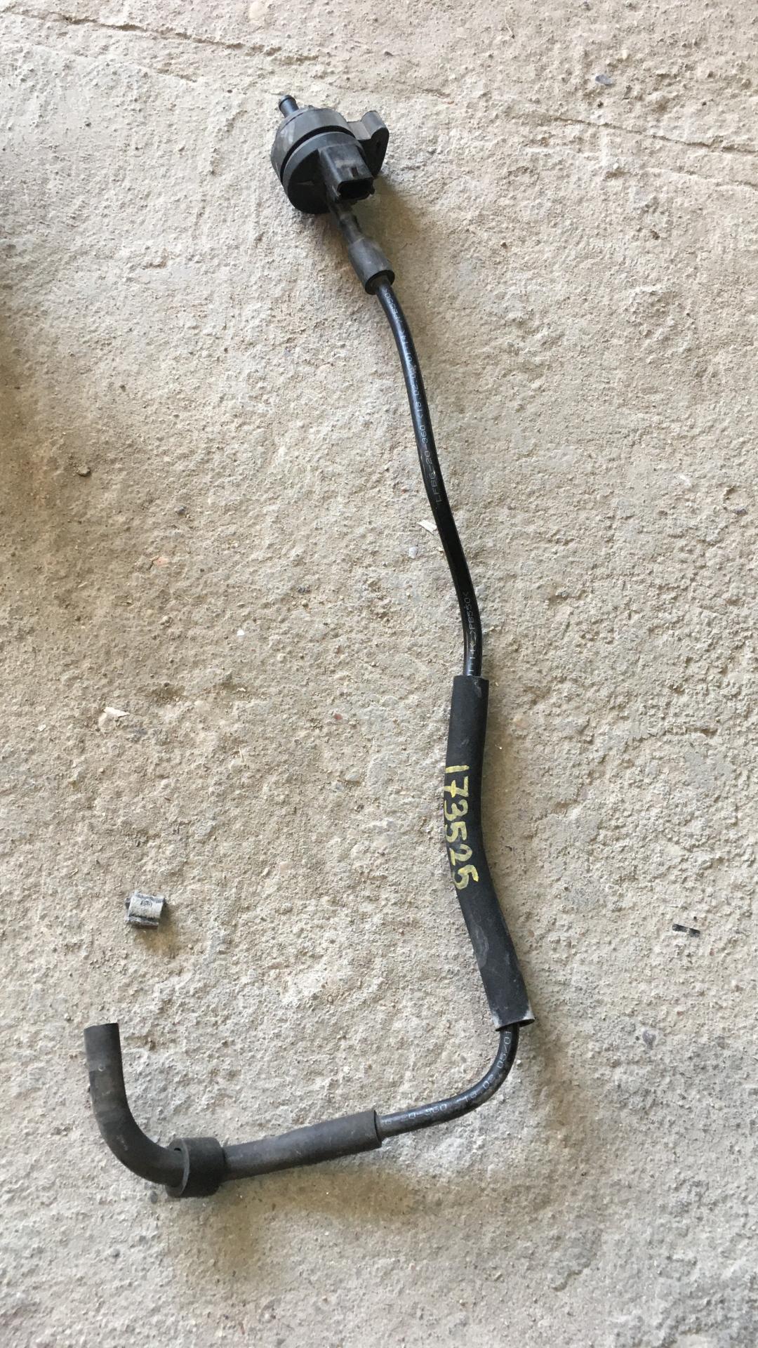 клапан вентиляции топливного бака Mazda 3 BK 2004, 0280142412 - фото №1