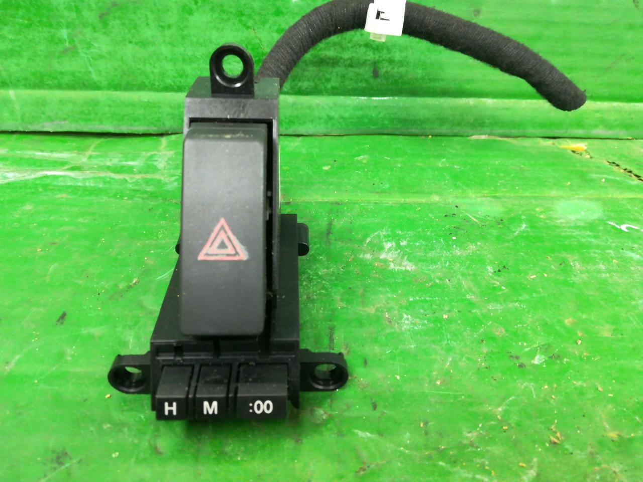 кнопка аварийной сигнализации Mazda 3 BL 2009, 2.0 л., LF17, бензин, АКПП, черный, хетчбэк 5 дв., передний привод, правый руль, BBM2664H0, 10003592 - фото №1