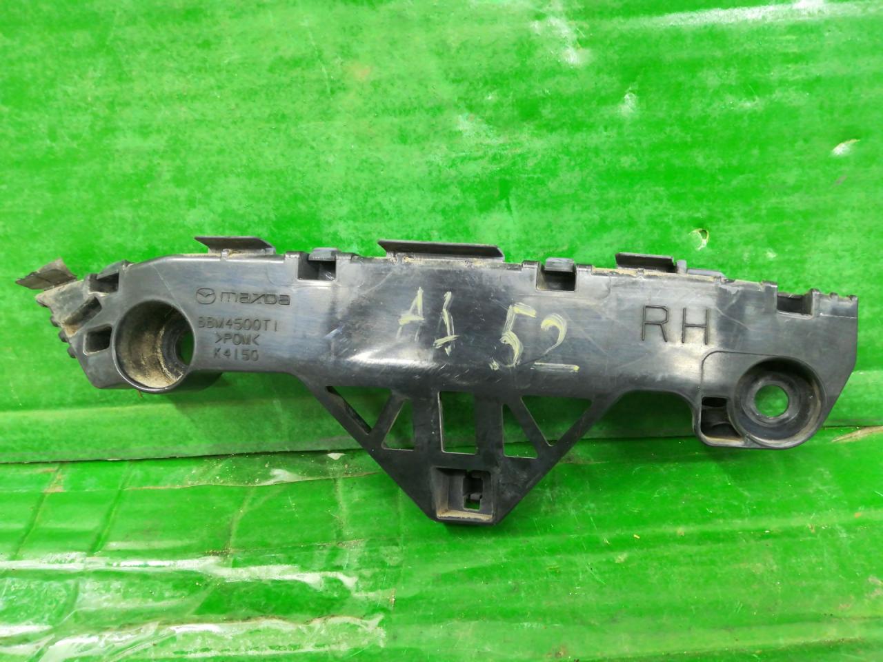 Крепление бампера переднего Mazda 3 BL 2010, бензин, АКПП, красный, седан, передний привод, правый руль, BBM4500T1 - фото №1