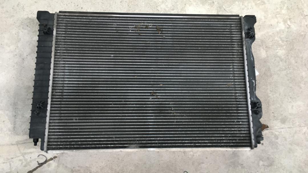 радиатор (основной) Audi A4 B7 2005, 3.2 л., AUK, бензин, АКПП, черный, универсал, полный привод, правый руль, 8E0121251M - фото №1