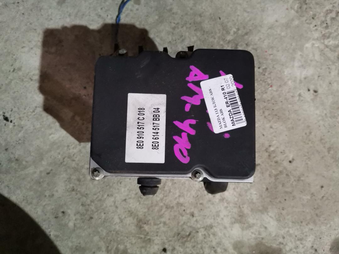 блок ABS Audi A4 B7 2005, 3.2 л., AUK, бензин, АКПП, черный, универсал, полный привод, правый руль, 8E0910517C018 - фото №1