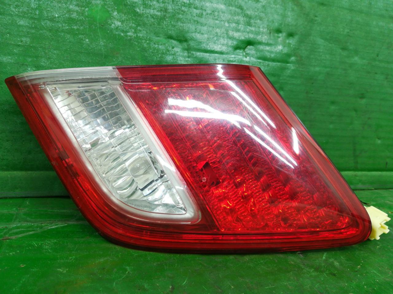 фонарь крышки багажника правый Toyota Camry 7 поколение XV40 2009, 3.5 л., i, 2GR-FE, бензин, АКПП, седан, передний привод - фото №1