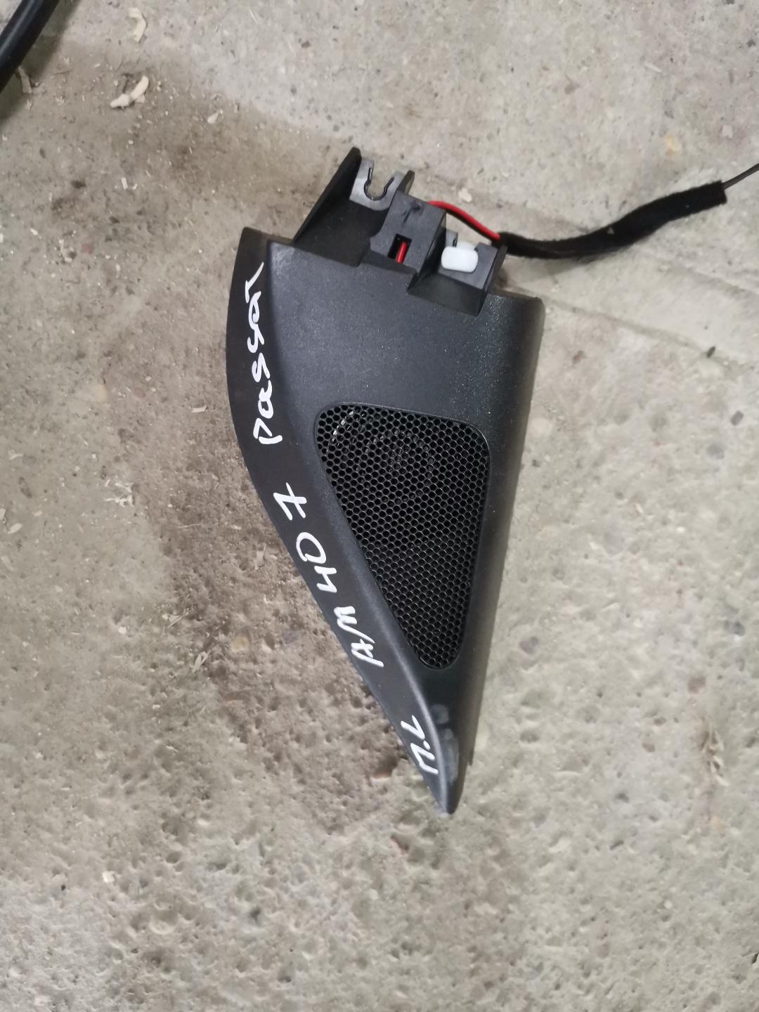 динамик высокочастотный (пищалка) Volkswagen Passat B6 2007, 3.2 л., AXZ, бензин, АКПП, черный, седан, полный привод, правый руль, 3C0035411 - фото №1