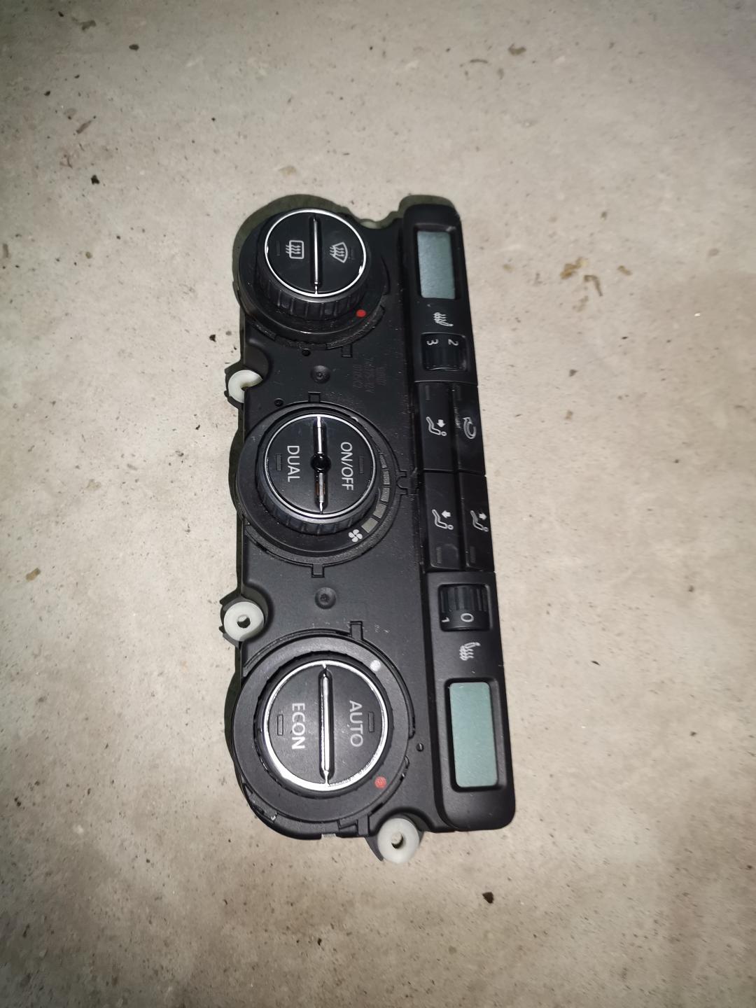 блок управления печки / климат-контроля Volkswagen Passat B6 2007, 3.2 л., AXZ, бензин, АКПП, черный, седан, полный привод, правый руль - фото №1