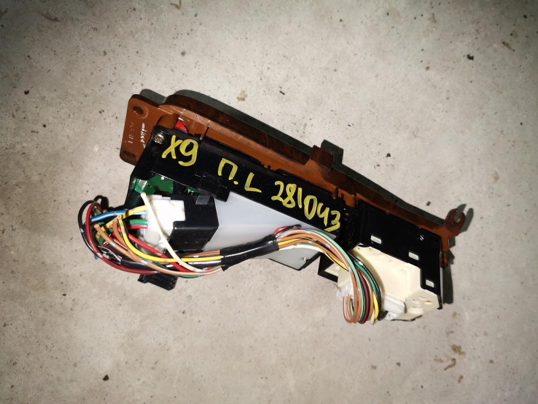 блок управления стеклоподъемниками Mazda Millenia 1 поколение 1999, 2.5 л., бензин, АКПП, белый, седан, передний привод, правый руль - фото №1