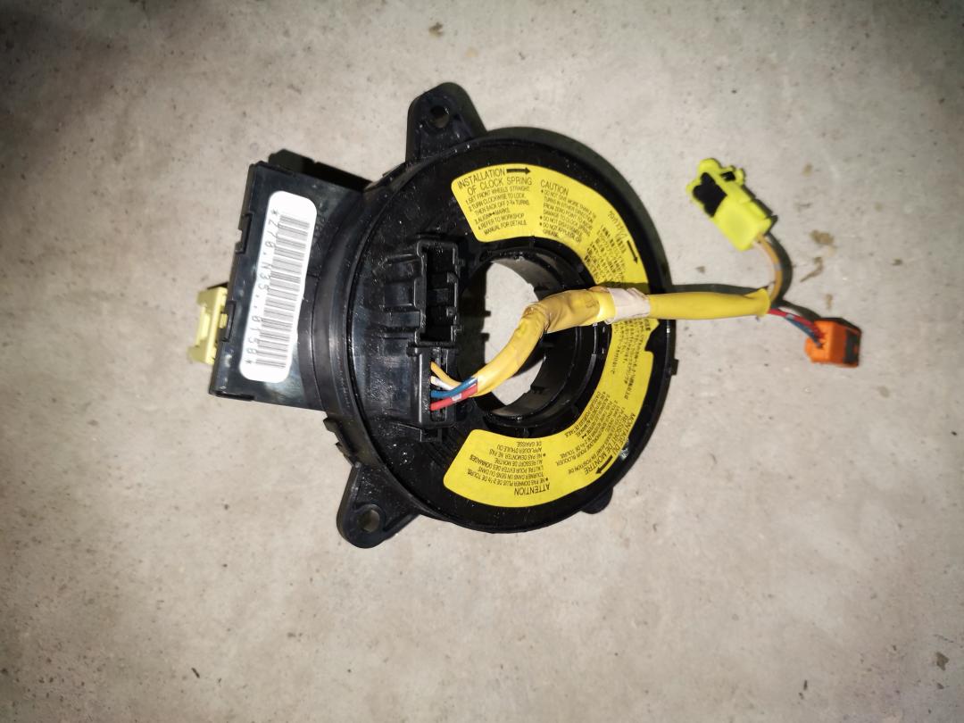 шлейф руля Mazda 6 GG 2003, 2.3 л., i, L3, бензин, МКПП, серебристый, хетчбэк 5 дв., передний привод, правый руль - фото №1