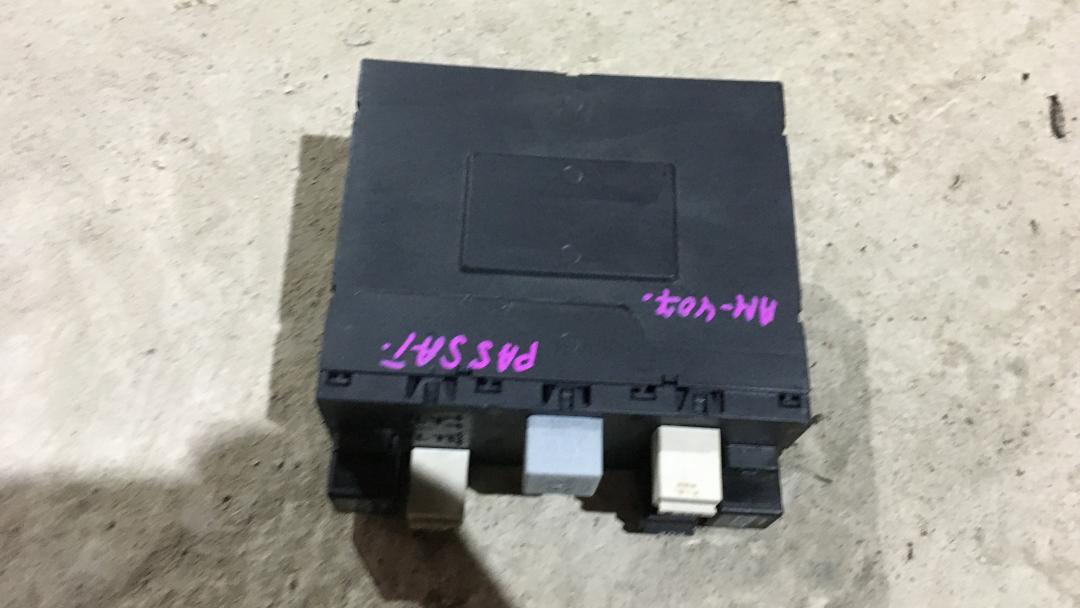 блок комфорта Volkswagen Passat B6 2007, 3.2 л., AXZ, бензин, АКПП, черный, седан, полный привод, правый руль - фото №1