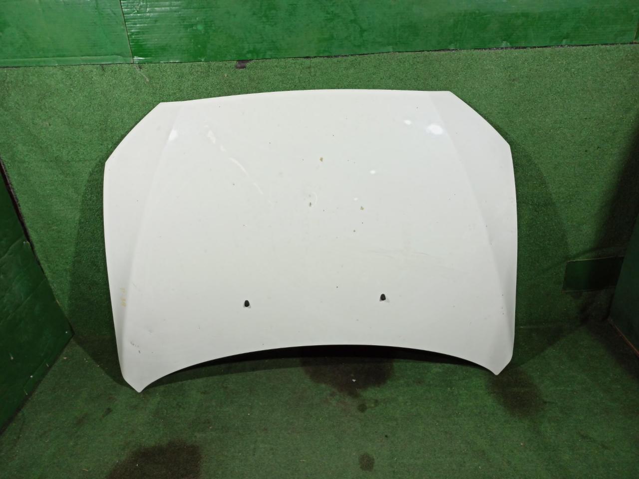 капот Mitsubishi Lancer 10 поколение 2010, 2.4 л., 4B12, бензин, АКПП, белый, хетчбэк 5 дв., передний привод - фото №1