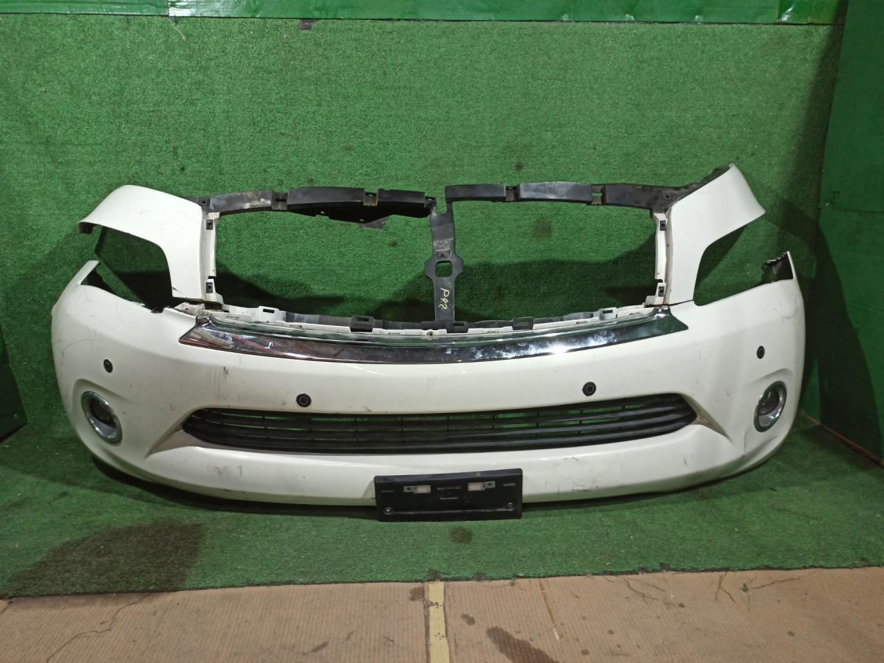 бампер передний Infiniti QX80 1 поколение Z62 2014, 5.6 л., VK56DE, бензин, АКПП, белый, внедорожник 5 дв., задний привод - фото №1