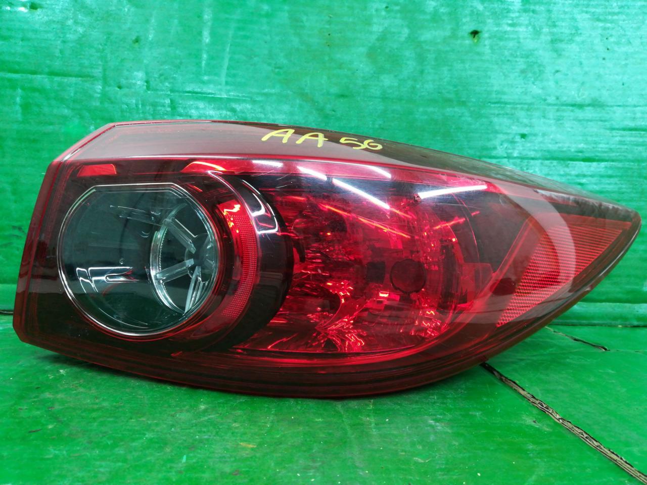 фонарь задний правый Mazda 3 3 поколение 2016, 2.0 л., бензин, АКПП, серый, седан, передний привод, правый руль - фото №1