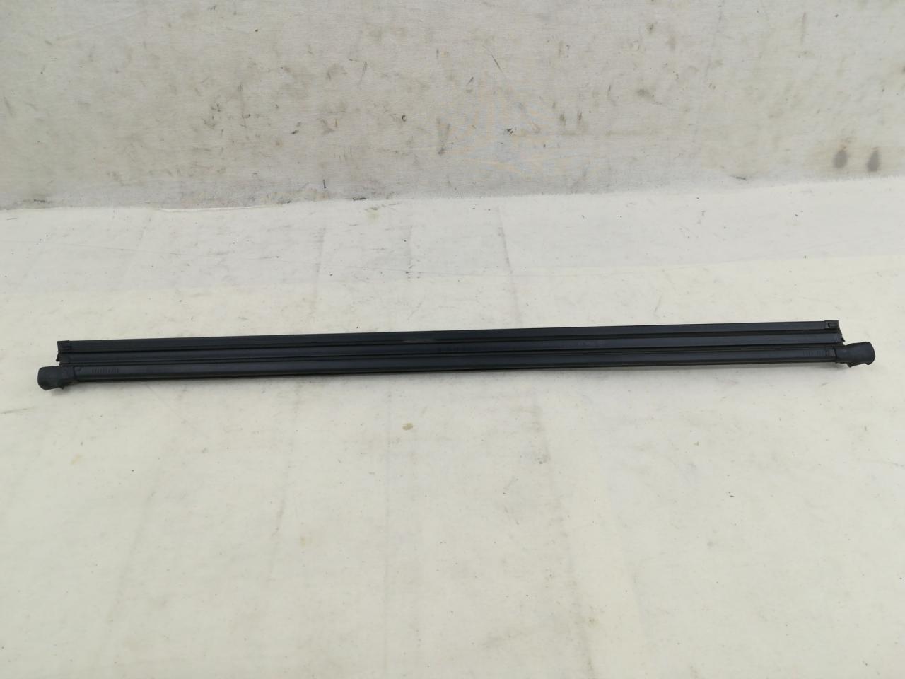 молдинг стекла двери задней левой Volkswagen Jetta 7 поколение 2019, 1.4 л., бензин, АКПП, белый, седан, передний привод - фото №1