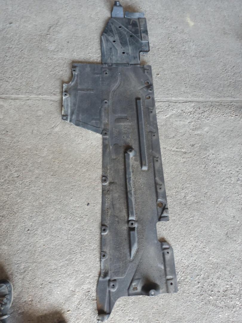 защита днища BMW 3 серия F30/F31/F34 F30 2013, 2.0 л., N20 B20 A, бензин, АКПП, черный, седан, полный привод - фото №1