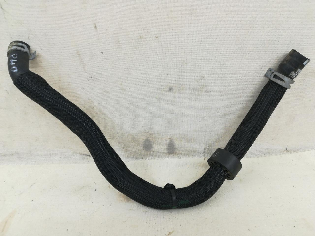 патрубок (трубопровод, шланг) GMC Terrain 2 поколение (рестайлинг) 2023, 1.5 л., бензин, АКПП, черный, внедорожник 5 дв., передний привод, 84818915 - фото №1