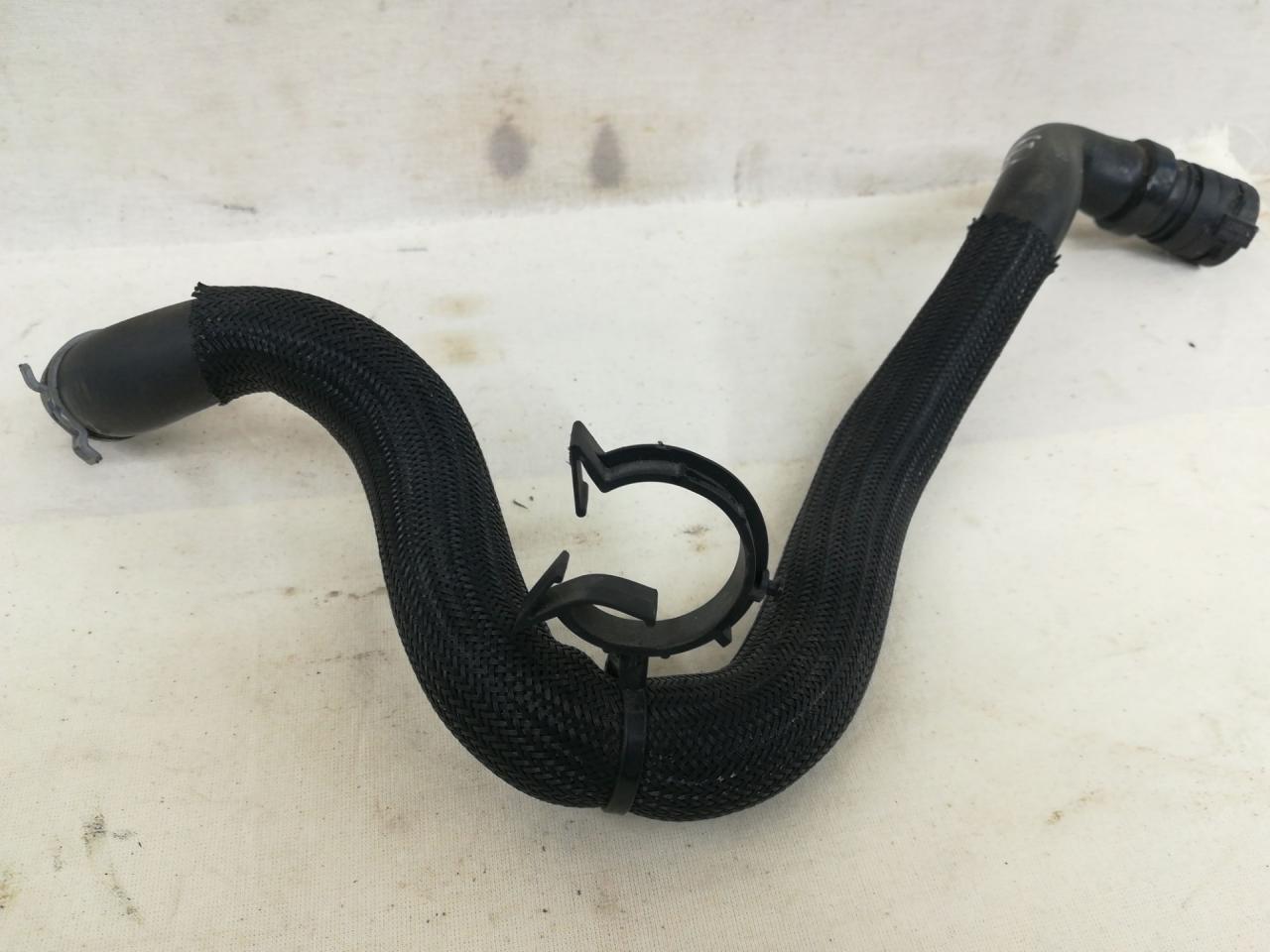 патрубок (трубопровод, шланг) GMC Terrain 2 поколение 2020, 1.5 л., бензин, АКПП, темно-серый, внедорожник 5 дв., полный привод, 84818897 - фото №1