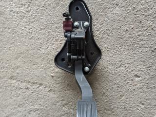 педаль Infiniti QX80 1 поколение Z62 2014, 5.6 л., VK56DE, бензин, АКПП, белый, внедорожник 5 дв., задний привод