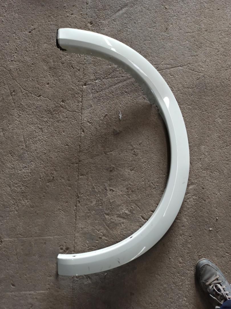 молдинг крыла Infiniti QX80 1 поколение Z62 2014, 5.6 л., VK56DE, бензин, АКПП, белый, внедорожник 5 дв., задний привод - фото №1