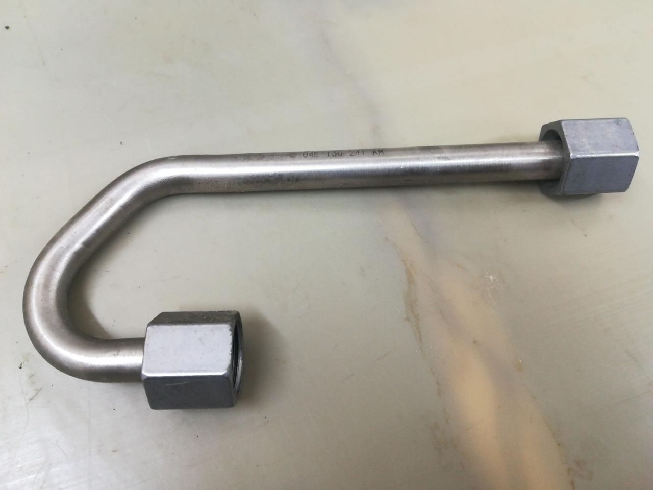 трубка топливная Volkswagen Jetta 7 поколение 2019, 1.4 л., бензин, АКПП, белый, седан, передний привод, 04E130241AM, 04E130241 - фото №1