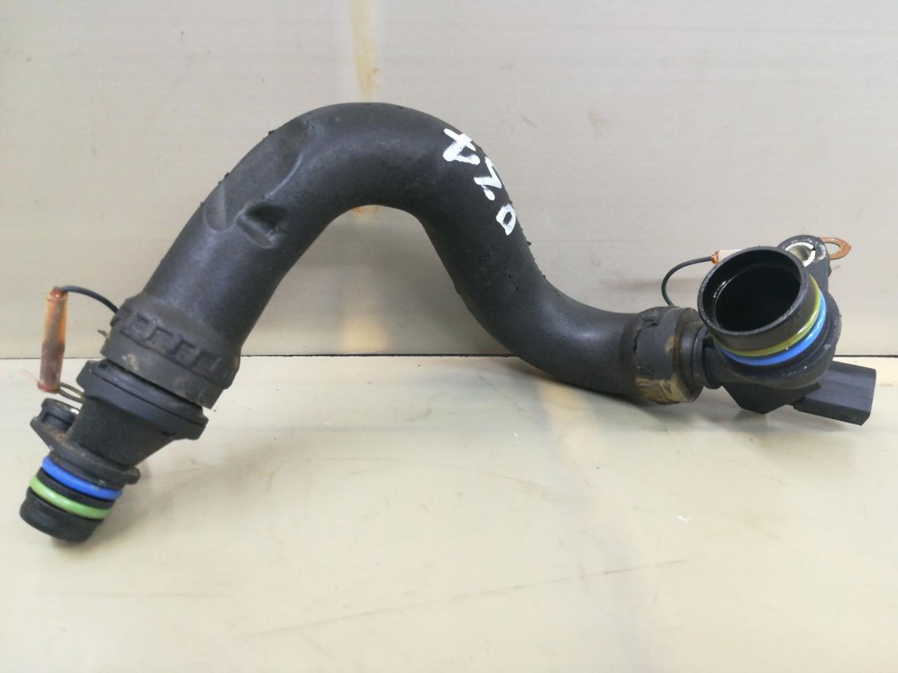 трубка вентиляции картерных газов Volkswagen Jetta 7 поколение 2019, 1.4 л., бензин, АКПП, белый, седан, передний привод, 04E103474H - фото №1