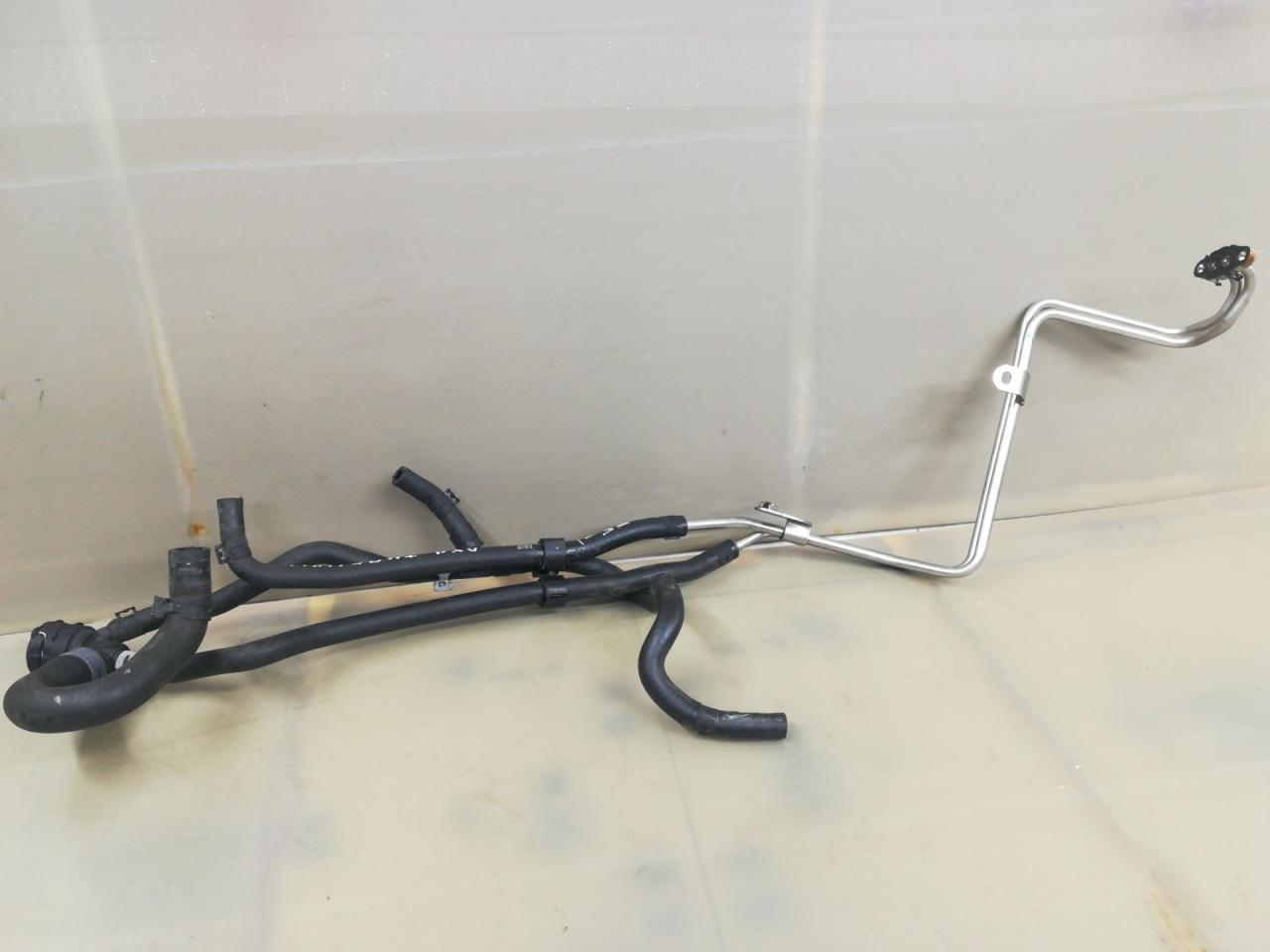 трубка охлаждения турбины Volkswagen Jetta 7 поколение 2019, 1.4 л., бензин, АКПП, белый, седан, передний привод, 04E122157BR, B1V15061820, 04E122447BQ - фото №1