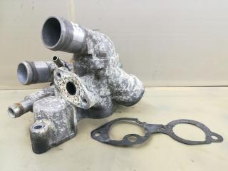 корпус термостата Mitsubishi Lancer 10 поколение 2010, 2.4 л., 4B12, бензин, АКПП, белый, хетчбэк 5 дв., передний привод